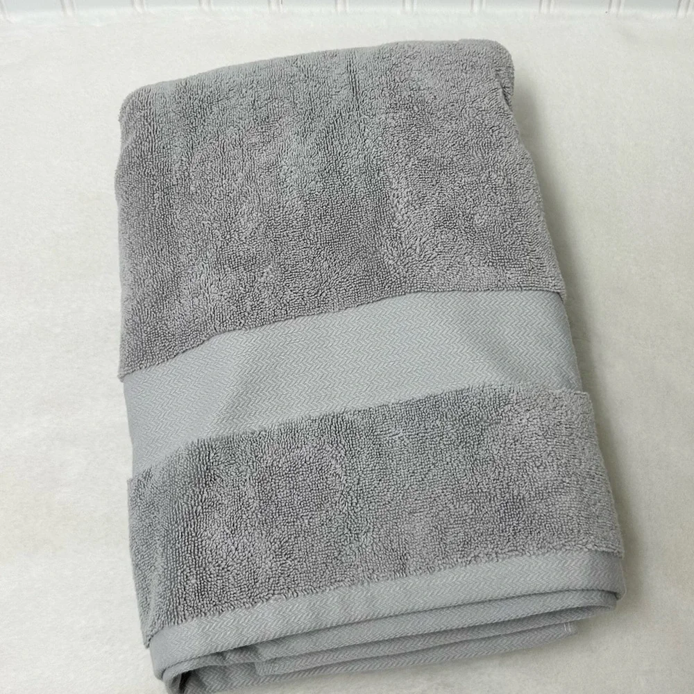 NWOT Crate & Barrel Turkish Cotton bath towel gray